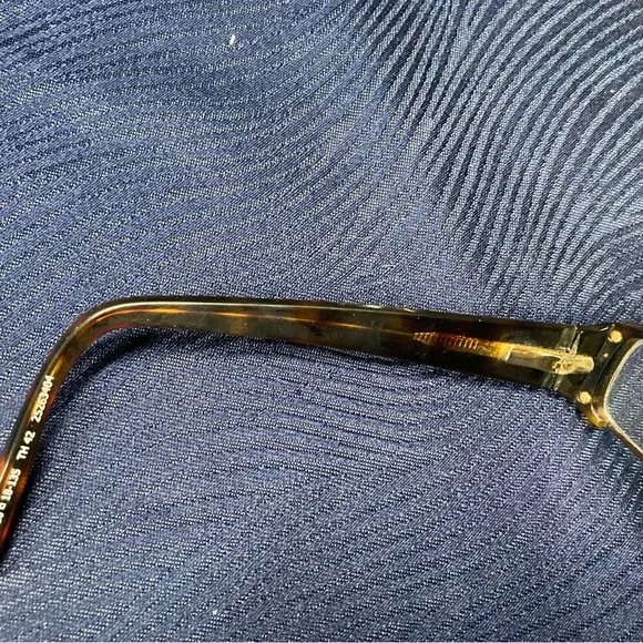 Tommy Hilfiger Prescription Glasses with Case and Cleaning Cloth - Picture 7 of 9